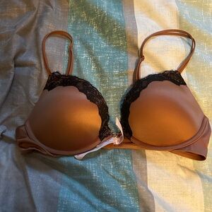 Victoria’s Secret Elegant Tan and Black Lace Bra